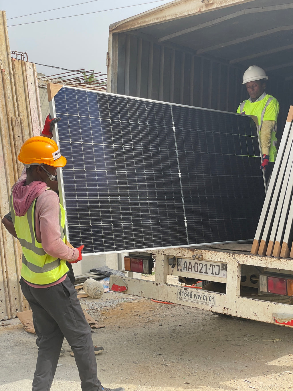 Panneaux Solaires Photovoltaïques 550 Wc Bifaciaux  fiables et économiques.