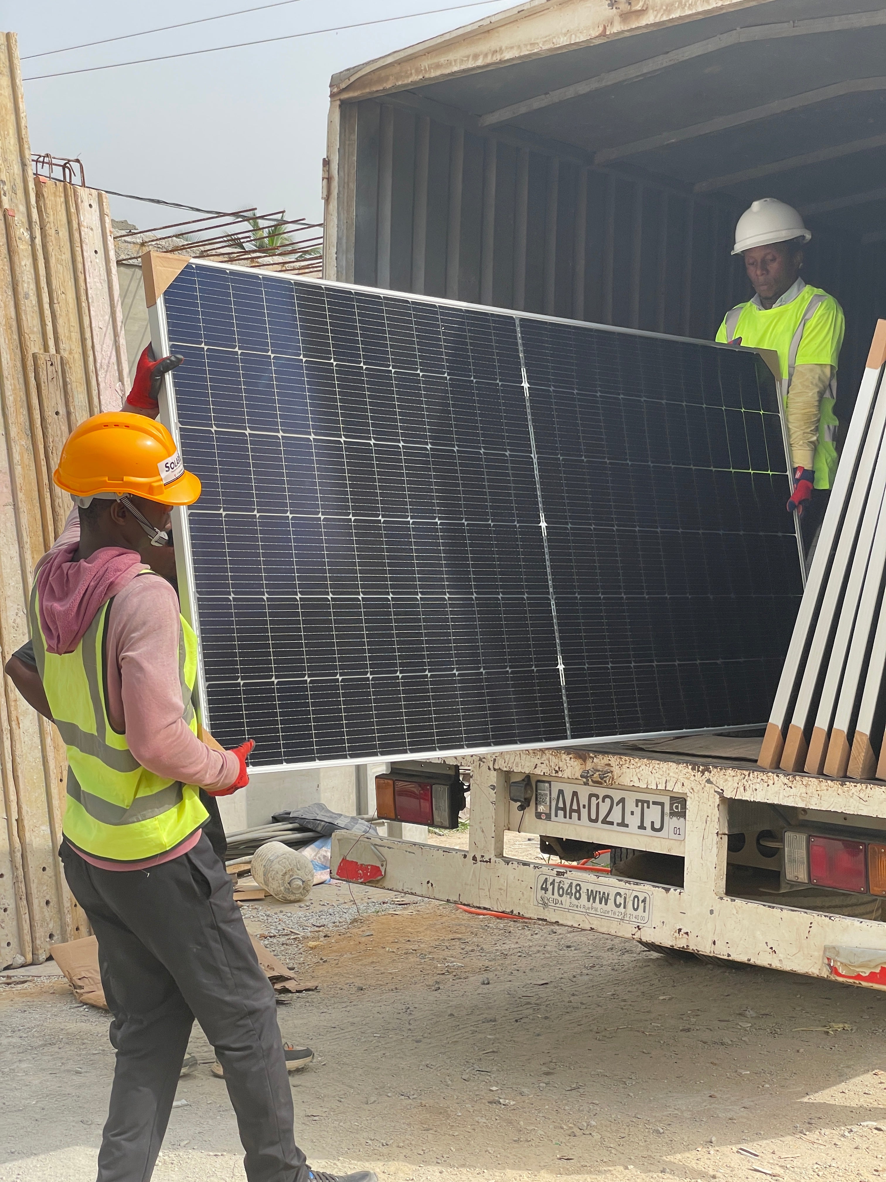 Panneaux Solaires Photovoltaïques 550 Wc Bifaciaux  fiables et économiques.